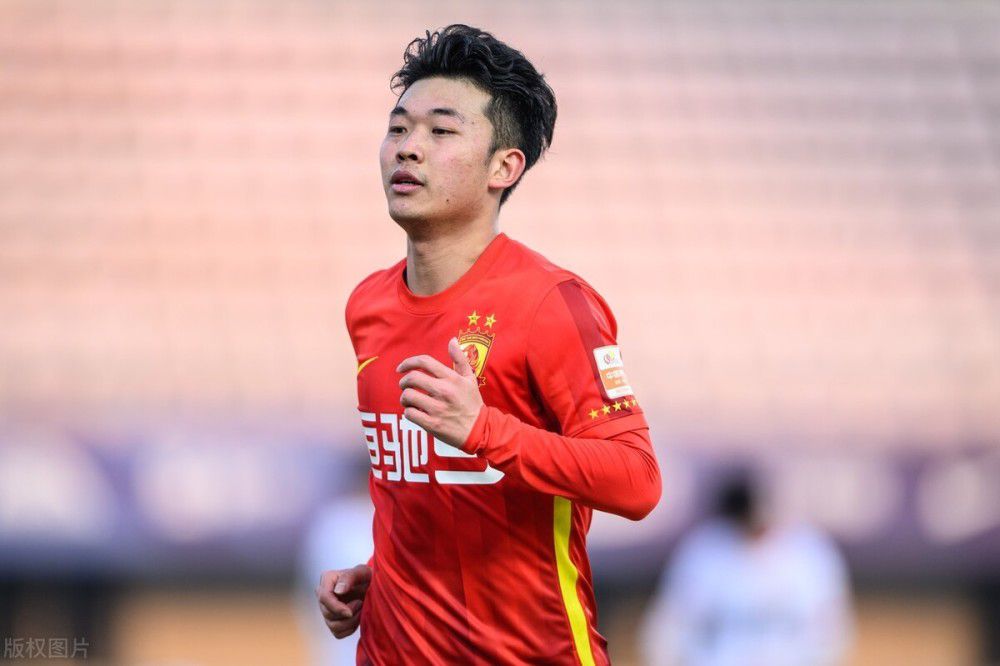 关于穆里尼奥可能会在年底和俱乐部老板会面就我而言，他们甚至可以在一起度过新年！
